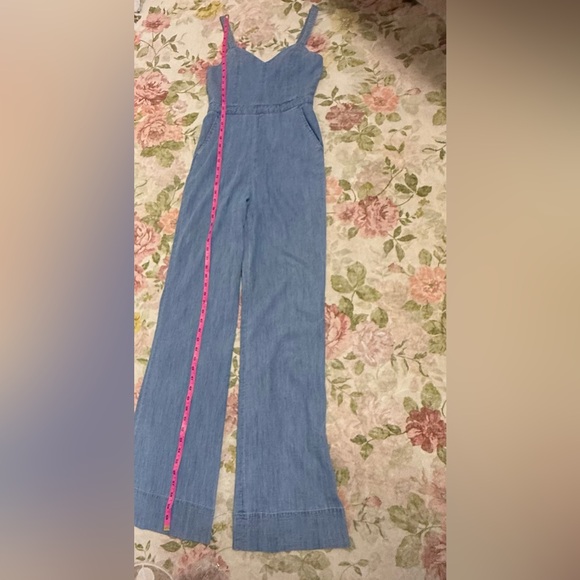 Alice + Olivia Linen Cristal Wide Leg Jumpsuit in Light Chambry - Picture 11 of 16